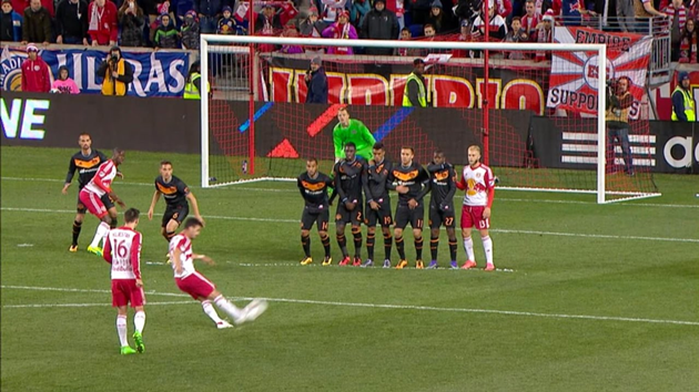 Kèo đá phạt thể hiện rõ nhịp độ trận đấu và mức độ áp lực trên sân